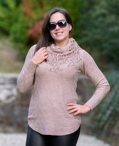 Hosszított mintás barna pulóver sállal (M/L-L/XL)