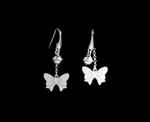 Ezüst fülbevaló pillangó medállal